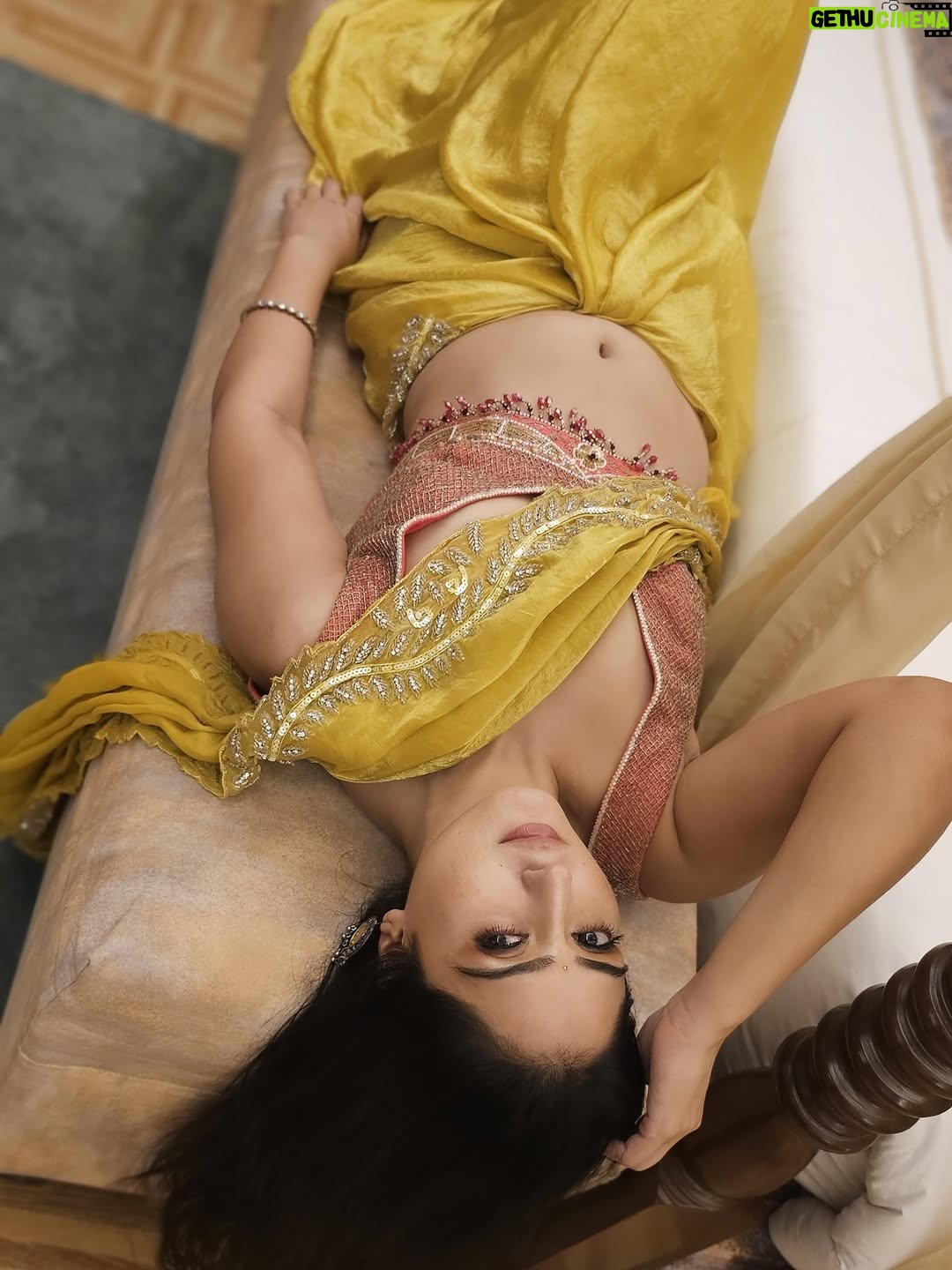 Anjali Tatrari - 40.8K Likes - Never met an outfit that carries both grace and fire like a saree does 🥻♥️

Outfit - @aakriti_by_nandita 

#anjalitatrari #saree