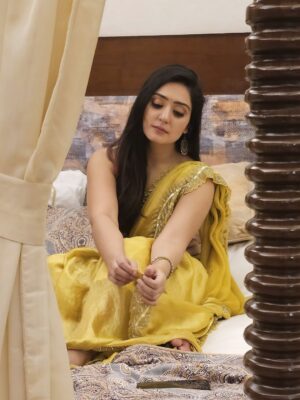 Anjali Tatrari Instagram - Never met an outfit that carries both grace and fire like a saree does 🥻♥️
Outfit - @aakriti_by_nandita
#anjalitatrari #saree
