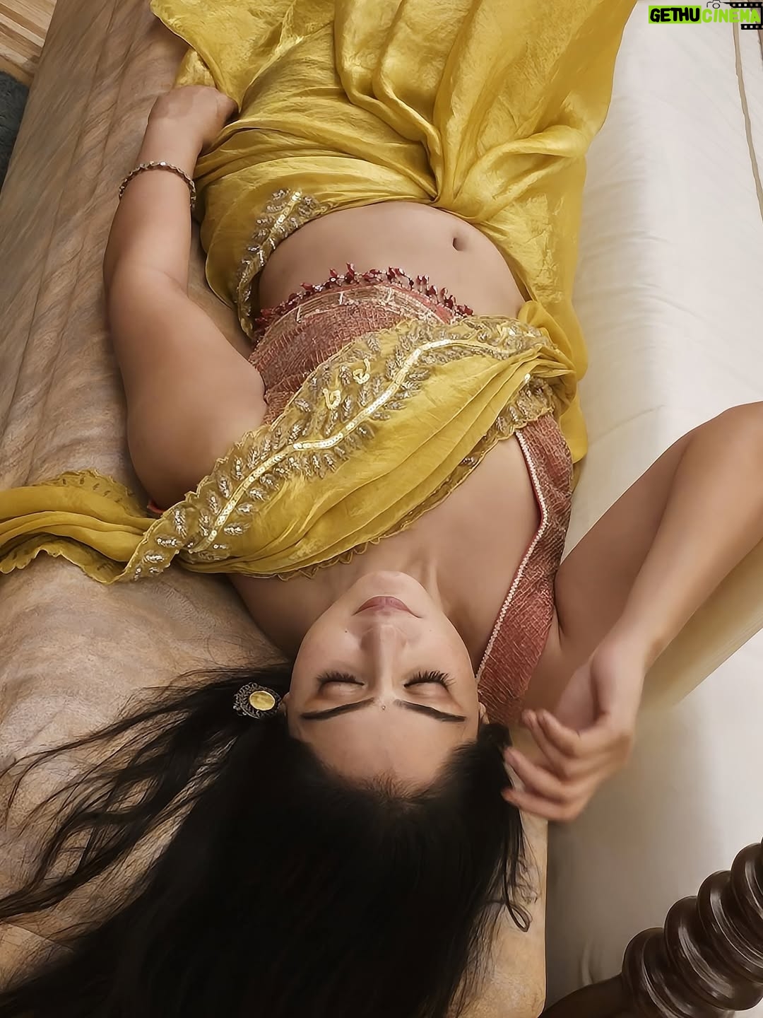 Anjali Tatrari - 40.8K Likes - Never met an outfit that carries both grace and fire like a saree does 🥻♥️

Outfit - @aakriti_by_nandita 

#anjalitatrari #saree