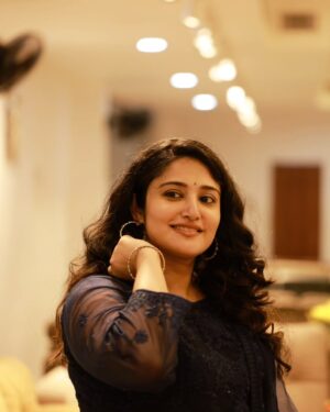 Anjana Jayaprakash Instagram - Anxiety and a whole bouquet of other things.

Photo Courtesy: @shalupeyad