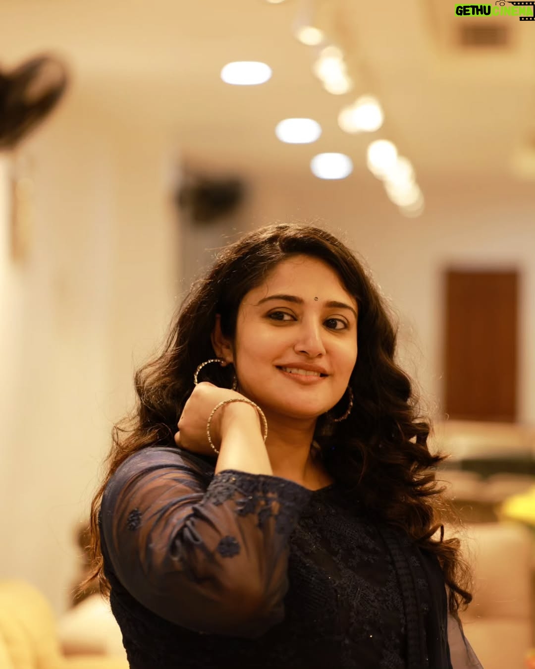 Anjana Jayaprakash - 27.3K Likes - Anxiety and a whole bouquet of other things.

Photo Courtesy: @shalupeyad