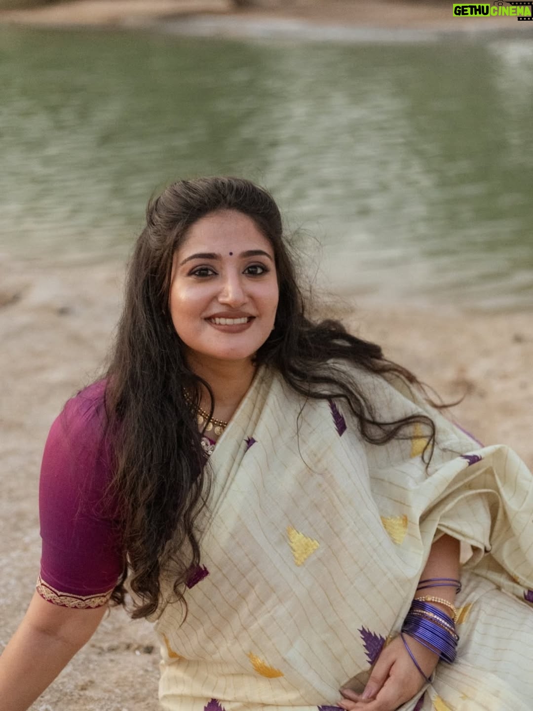 Anjana Jayaprakash - 21.4K Likes - Oru Gulf Onam 🌸🌼

Visualization & Photography:@mahimalizbeth
Costume Courtesy:@kasavrah
Hair & Makeup:@crown_touch_
Jewellery:@loom_and_lore @rahz_allure_jewelry_rental_uae