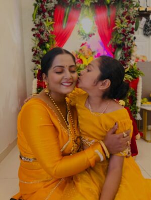 Anjana Singh Instagram - आप बस हमेसा साथ रहना बप्पा 🙏🏻🙏🏻
आप सभी को गणेश चतुर्थी की हार्दिक शुभकामनाएँ 
गणपति बप्पा मोरया 🙏🏻🙏🏻
🌸
🌸
🌸
🌸
#anjanasingh #anjanasinghfans❤️ #ghaneshchaturthi 2k25