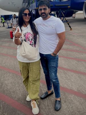 Anjana Singh Instagram - पूछो ना हमारी पहचान कहाँ तक है 
तुम बदनाम करों, तुम्हारी औकात जहाँ तक है 🔥
#tohrajaisanyaarkaha❣️😘🥀 
#sherhainsher 
@singhpawan999 ji
#proudofyoufriend♥️ 
#anjanasingh #pawansingh999