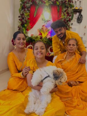 Anjana Singh Instagram - आप बस हमेसा साथ रहना बप्पा 🙏🏻🙏🏻
आप सभी को गणेश चतुर्थी की हार्दिक शुभकामनाएँ 
गणपति बप्पा मोरया 🙏🏻🙏🏻
🌸
🌸
🌸
🌸
#anjanasingh #anjanasinghfans❤️ #ghaneshchaturthi 2k25