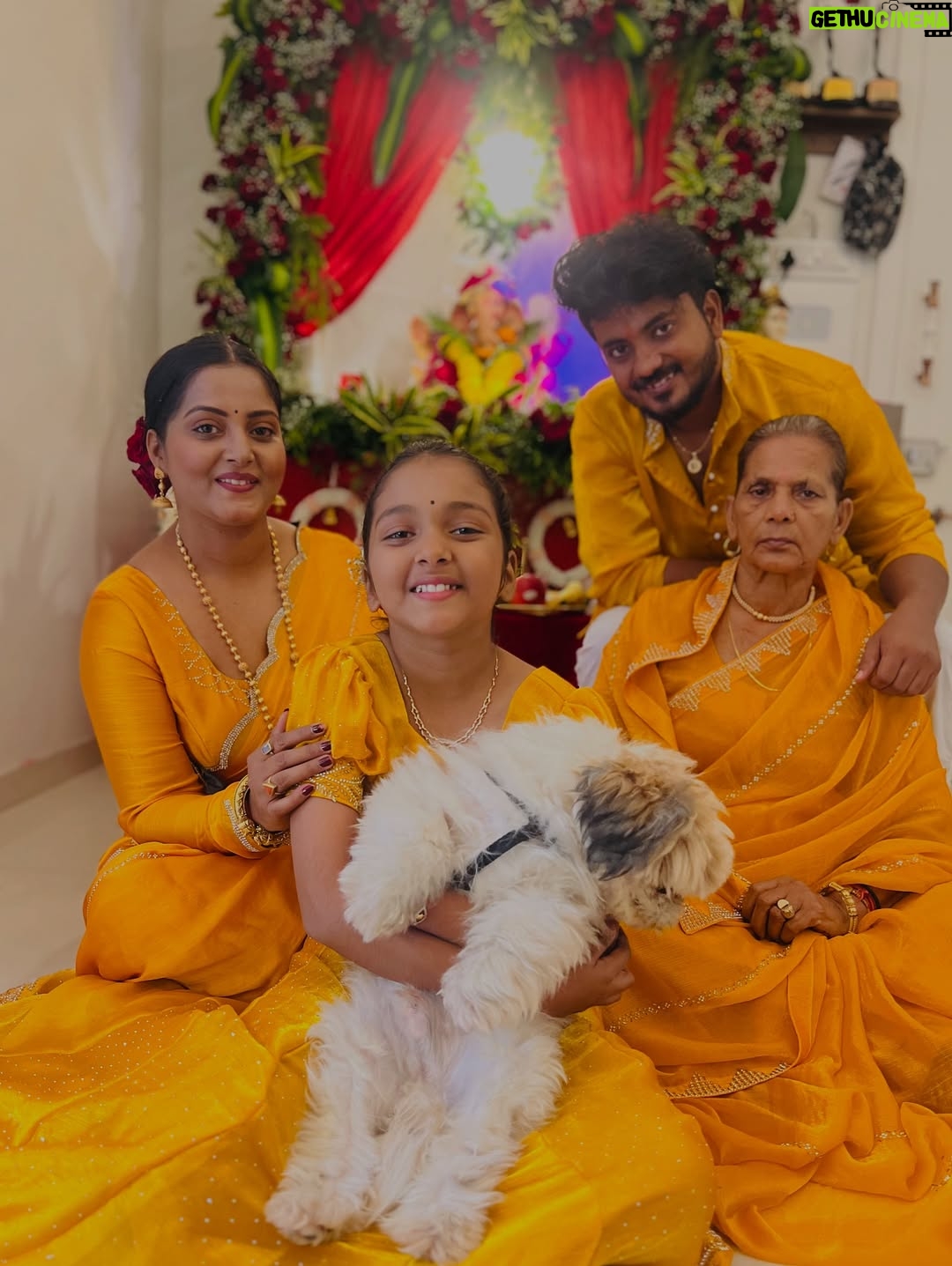 Anjana Singh - 79.8K Likes - आप बस हमेसा साथ रहना बप्पा 🙏🏻🙏🏻
आप सभी को गणेश चतुर्थी की हार्दिक शुभकामनाएँ 
गणपति बप्पा मोरया 🙏🏻🙏🏻
🌸
🌸
🌸
🌸
#anjanasingh #anjanasinghfans❤️ #ghaneshchaturthi 2k25