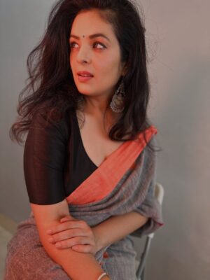 Anjana Sukhani Instagram - National handloom day … ❤️ to all the beautiful artisans of handloom industry … Thanku 🙏🏻