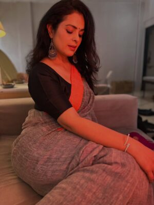 Anjana Sukhani Instagram - National handloom day … ❤️ to all the beautiful artisans of handloom industry … Thanku 🙏🏻