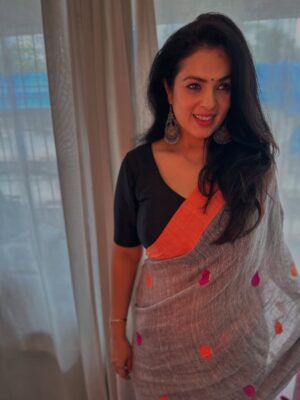 Anjana Sukhani Instagram - National handloom day … ❤️ to all the beautiful artisans of handloom industry … Thanku 🙏🏻