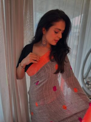 Anjana Sukhani Instagram - National handloom day … ❤️ to all the beautiful artisans of handloom industry … Thanku 🙏🏻