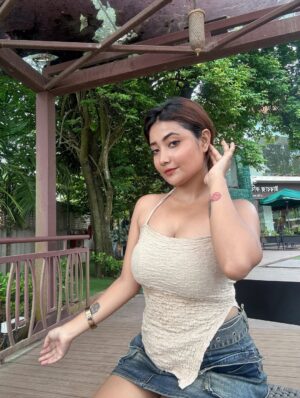 Ankeeta Mahato Instagram - Grace in every pose🙂‍↔️