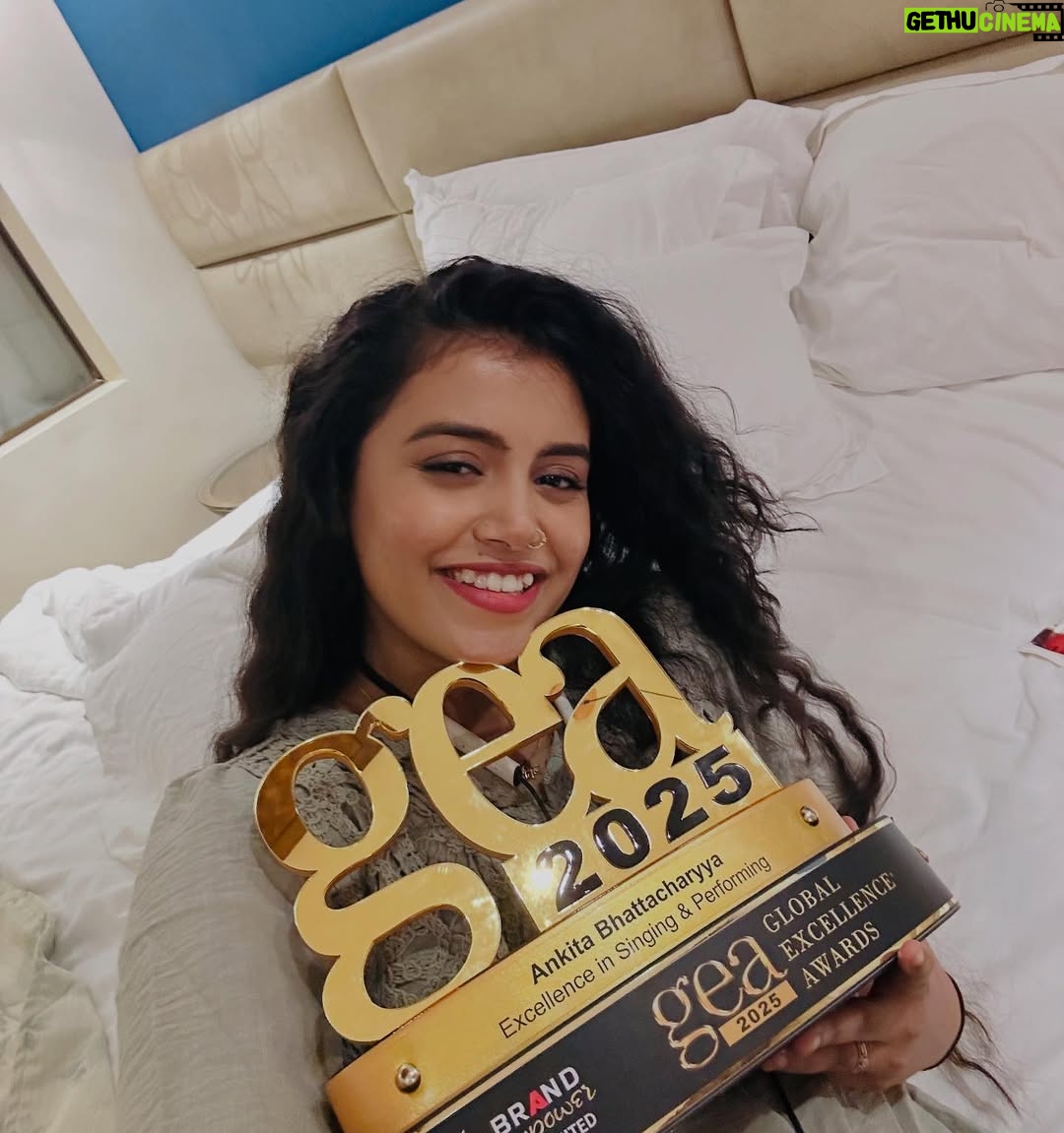 Ankita Bhattacharyya - 141.3K Likes - Receiving Global Excellence Award (gea) for (Excellence in Singing & Performing) from The  @kajol mam this is a dream come true moment 😭❤️🙏🏻

I’m feeling very honoured and great full to be part of this Award Thank you @itsrahulrsingh sir for inviting me 🙏🏻
And Thank  to my Baba Ma ,Sir Mam ,my love and all my family members🙏🏻🙏🏻🙏🏻
And special all of you guys  because This wouldn’t have been possible without all of you .❤️🙏🏻
#HarHarMahadev🙏🏻❤️