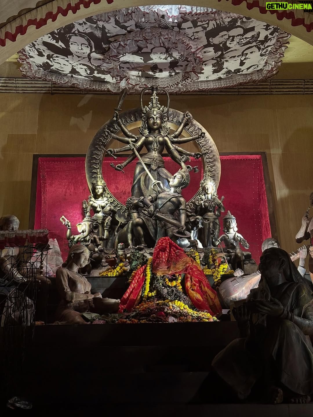 Ankita Bhattacharyya - 65.3K Likes - Durga Puja Pandal Hopping ❤️
1st time Kolkatar pujo dekha  @ujanmondal ❤️❤️❤️❤️