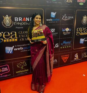 Ankita Bhattacharyya Instagram - Receiving Global Excellence Award (gea) for (Excellence in Singing & Performing) from The  @kajol mam this is a dream come true moment 😭❤️🙏🏻

I’m feeling very honoured and great full to be part of this Award Thank you @itsrahulrsingh sir for inviting me 🙏🏻
And Thank  to my Baba Ma ,Sir Mam ,my love and all my family members🙏🏻🙏🏻🙏🏻
And special all of you guys  because This wouldn’t have been possible without all of you .❤️🙏🏻
#HarHarMahadev🙏🏻❤️