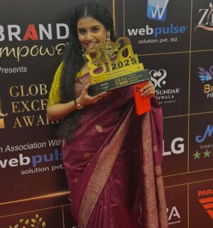 Ankita Bhattacharyya Instagram - Receiving Global Excellence Award (gea) for (Excellence in Singing & Performing) from The  @kajol mam this is a dream come true moment 😭❤️🙏🏻

I’m feeling very honoured and great full to be part of this Award Thank you @itsrahulrsingh sir for inviting me 🙏🏻
And Thank  to my Baba Ma ,Sir Mam ,my love and all my family members🙏🏻🙏🏻🙏🏻
And special all of you guys  because This wouldn’t have been possible without all of you .❤️🙏🏻
#HarHarMahadev🙏🏻❤️