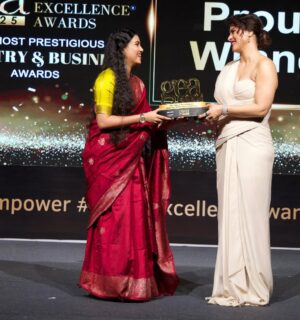 Ankita Bhattacharyya Instagram - Receiving Global Excellence Award (gea) for (Excellence in Singing & Performing) from The  @kajol mam this is a dream come true moment 😭❤️🙏🏻

I’m feeling very honoured and great full to be part of this Award Thank you @itsrahulrsingh sir for inviting me 🙏🏻
And Thank  to my Baba Ma ,Sir Mam ,my love and all my family members🙏🏻🙏🏻🙏🏻
And special all of you guys  because This wouldn’t have been possible without all of you .❤️🙏🏻
#HarHarMahadev🙏🏻❤️