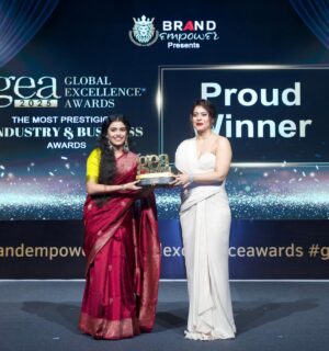 Ankita Bhattacharyya Instagram - Receiving Global Excellence Award (gea) for (Excellence in Singing & Performing) from The  @kajol mam this is a dream come true moment 😭❤️🙏🏻

I’m feeling very honoured and great full to be part of this Award Thank you @itsrahulrsingh sir for inviting me 🙏🏻
And Thank  to my Baba Ma ,Sir Mam ,my love and all my family members🙏🏻🙏🏻🙏🏻
And special all of you guys  because This wouldn’t have been possible without all of you .❤️🙏🏻
#HarHarMahadev🙏🏻❤️