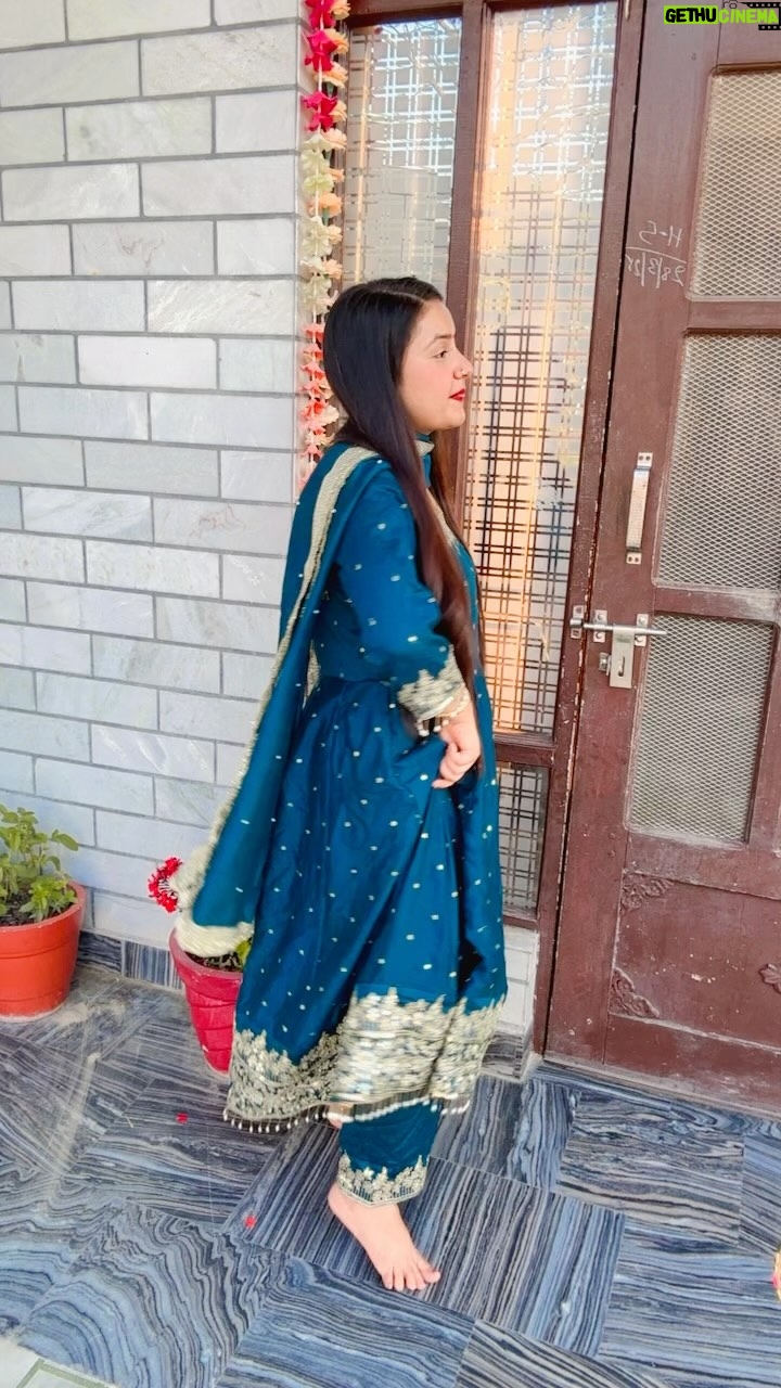 Ankita Chauhan - 4.4K Likes - outfit by @dress.updressshop33