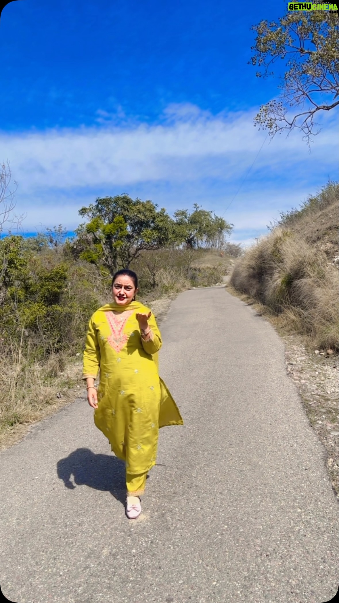 Ankita Chauhan - 6.3K Likes - outfit @trendingoutfit__