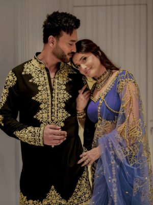 Ankita Lokhande Instagram - ✨The Modern Fairytale #AnVi ki Fairytale ✨
No dragons, no rescues, no glass shoes just a King and a Queen who chose each other every single day, even when the story got hard. 💞♾️🥰🧿

Wishing you all lots of #Dhan this #dhanteras 💰🪔