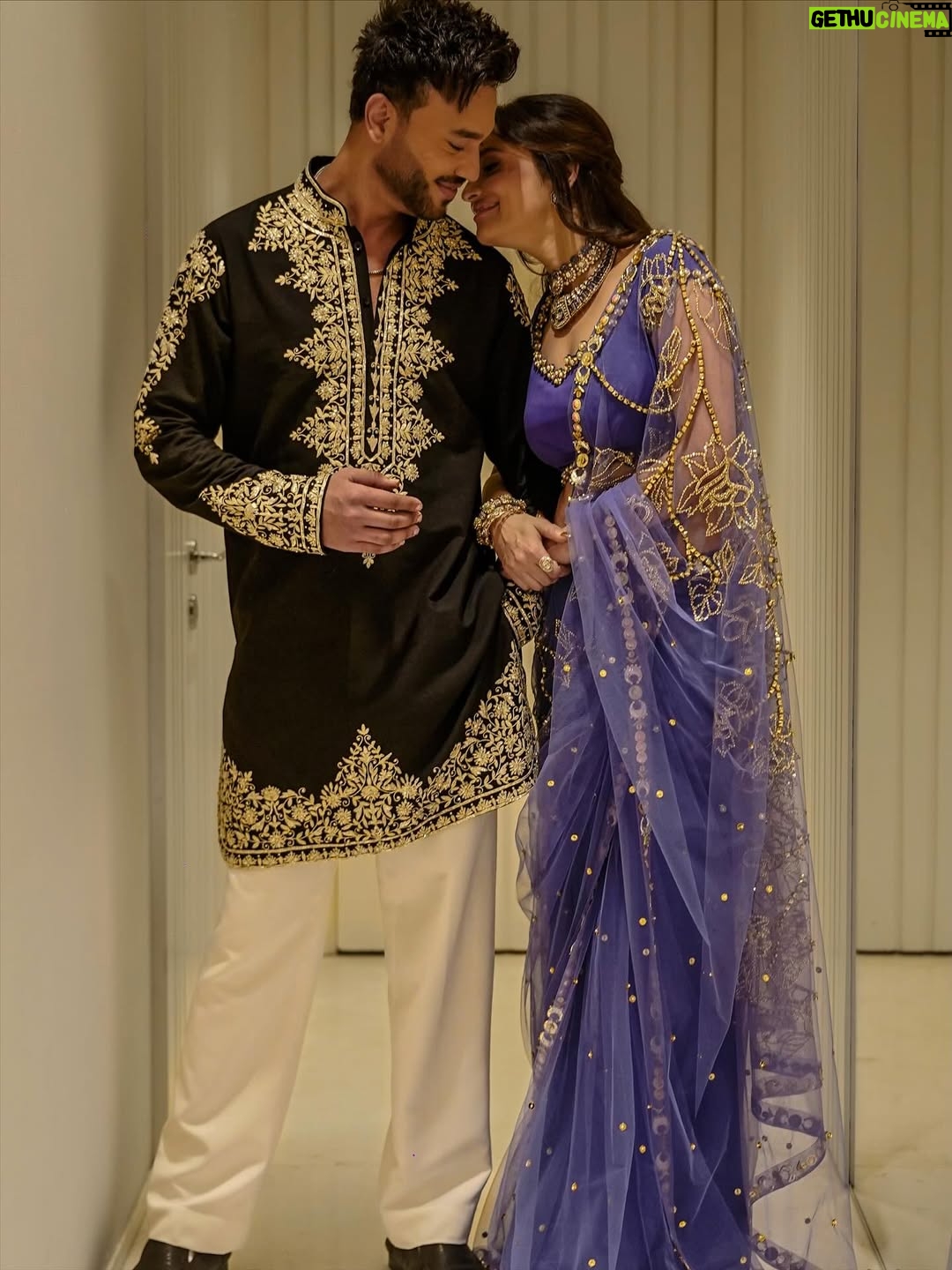 Ankita Lokhande - 451.8K Likes - ✨The Modern Fairytale #AnVi ki Fairytale ✨
No dragons, no rescues, no glass shoes just a King and a Queen who chose each other every single day, even when the story got hard. 💞♾️🥰🧿

Wishing you all lots of #Dhan this #dhanteras 💰🪔