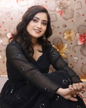 Ankita Mishra Instagram - 🖤dress- @amazonfashionin
