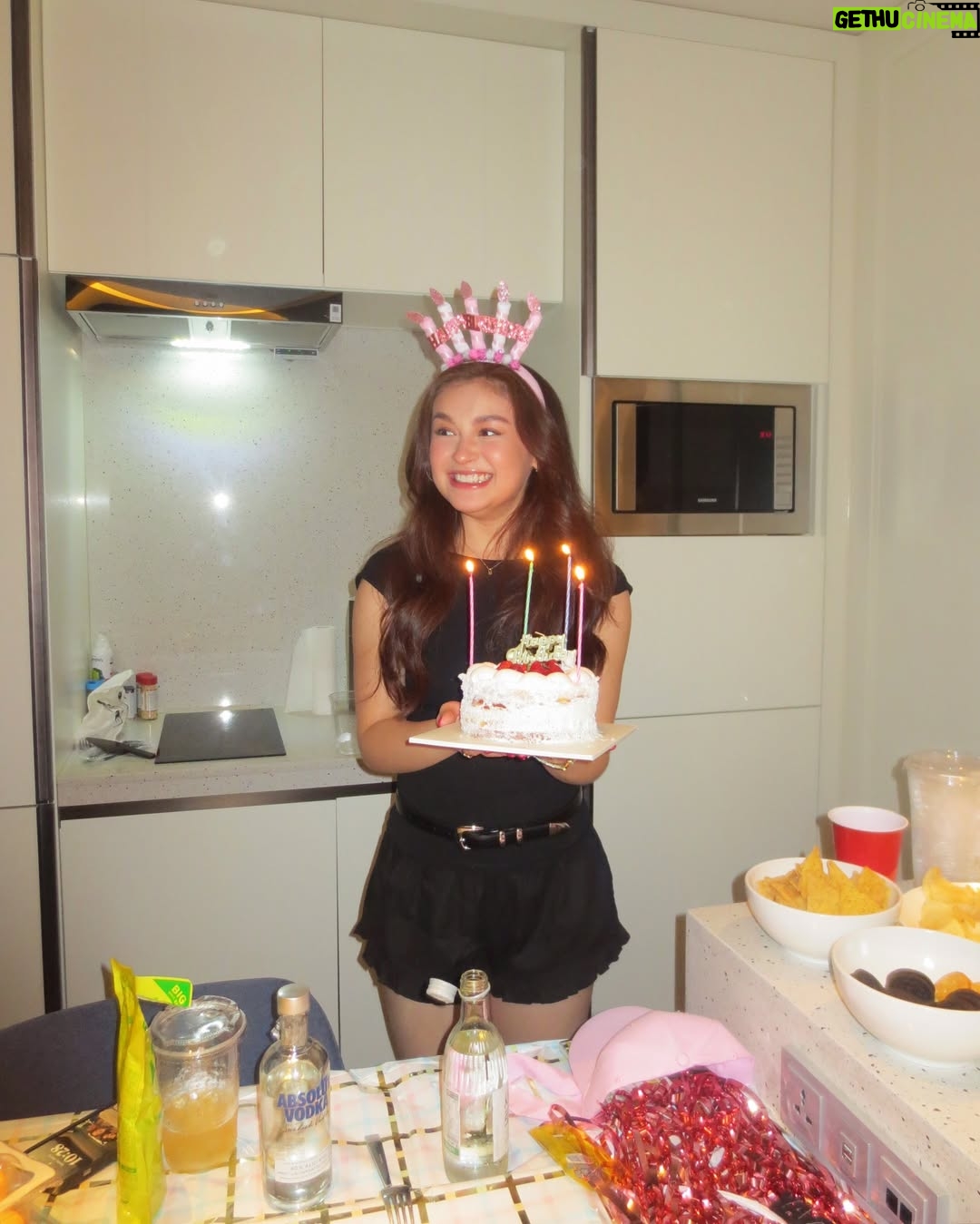 Anna Cathcart - 1.3 Million Likes - a happy rainy 22!!!