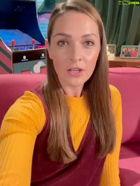 Anna Passey - 3.8K Likes - HOLLYOAKS UNWRAPPED 🎊

This week saw the very first episode of our brand new @hollyoaksofficial Unwrapped on @e4grams 🎉

With @mrkieronrichardson keeping you up to date on all the going’s on of the village and chatting to all your favourite characters and me spilling the goss on our guests and keeping you informed of spoilers to come-what’s not to love?!

We are LOVING making this show- what do you guys think so far?! Who caught Ep1? Who is tuning in next Wednesday?

@jooleea121 
@graham_gallery 
@pepe_sensei
@lucyandthechicks 

📸 Ean Flanders