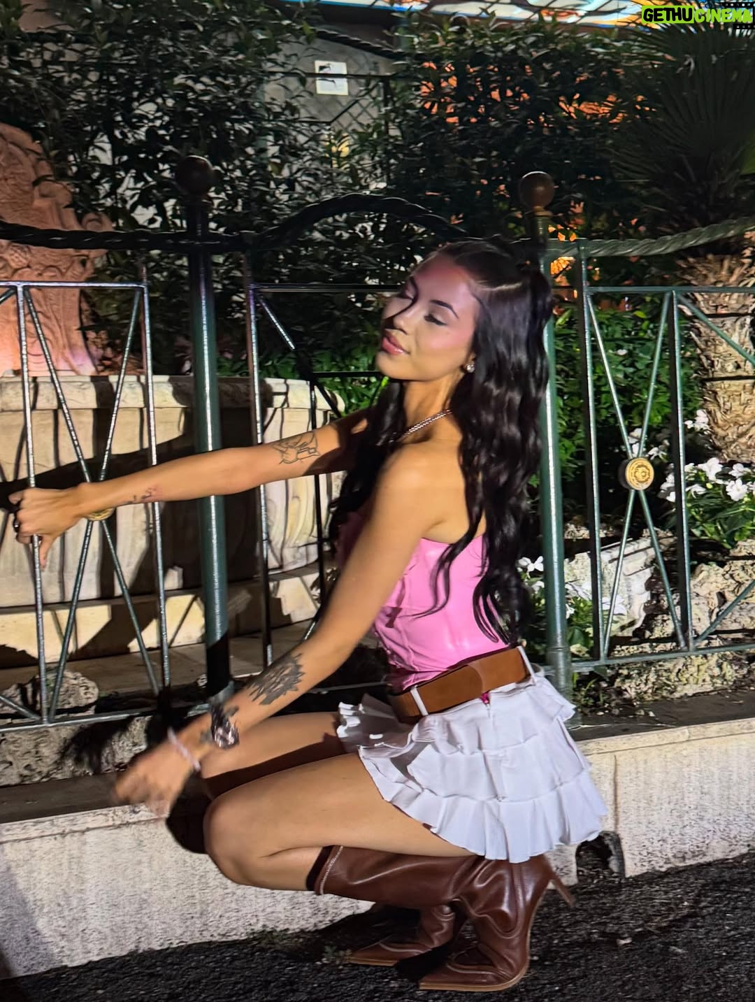 Anna Pepe - 699.1K Likes - più loca di te 😛