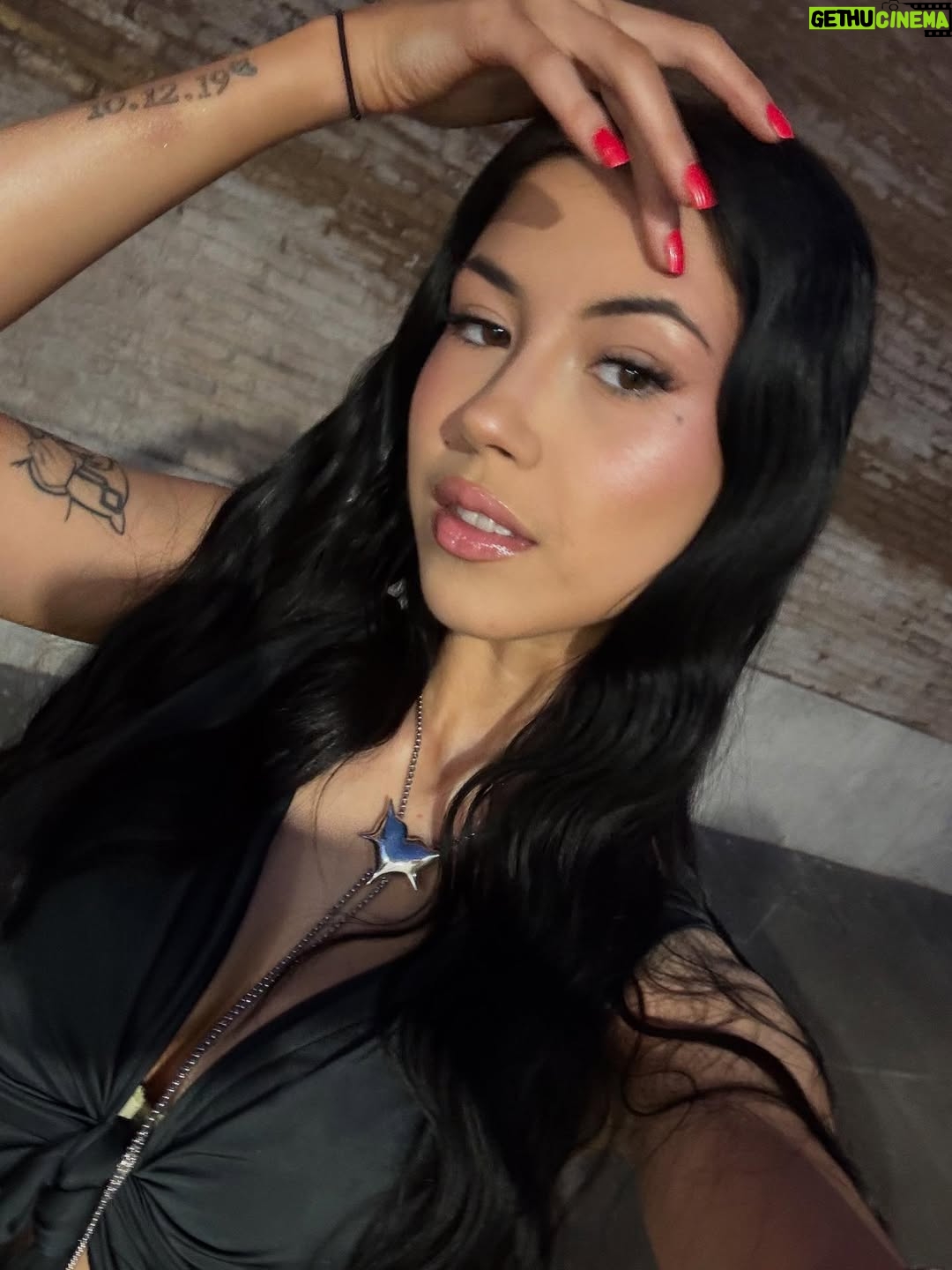 Anna Pepe - 422.2K Likes - dice che dovrei fare meno la ⭐️ 😒