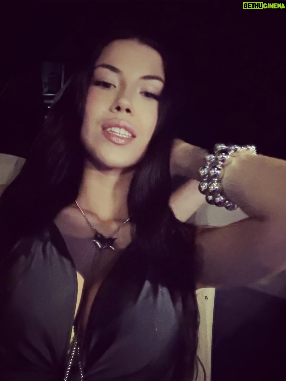 Anna Pepe - 422.2K Likes - dice che dovrei fare meno la ⭐️ 😒