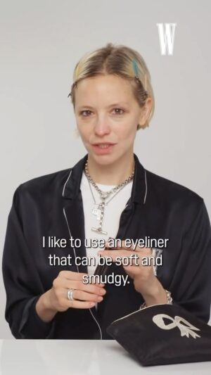 Annabelle Dexter-Jones Instagram - Annabelle Dexter-Jones (@princesssummerfall) is the first to admit her eyeliner technique is a little unorthodox. In the latest episode of ‘Skin Talk With @LauraLove,’ the actor explains how to perfect her signature New York It-girl smudge. Link in bio for more.
-
W Mag Video 2025