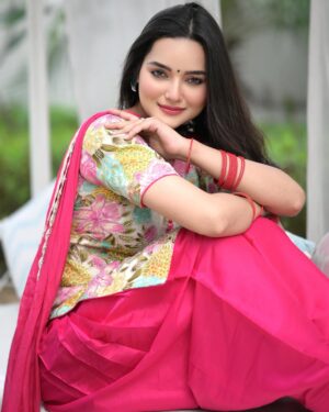 Annie Rana Instagram - 🌸🥰🌹
.
.
Wearing @manu_designer_studio_
.
#pinksuit #pantstraight #gurmanbhullar #gurnambhullarsongs #punjabimodel #punjabisong