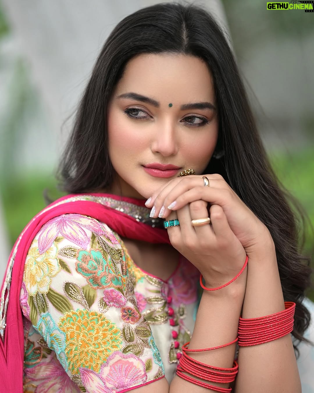 Annie Rana - 7.3K Likes - 🌸🥰🌹
.
.
Wearing @manu_designer_studio_ 
.
#pinksuit  #pantstraight #gurmanbhullar #gurnambhullarsongs #punjabimodel #punjabisong