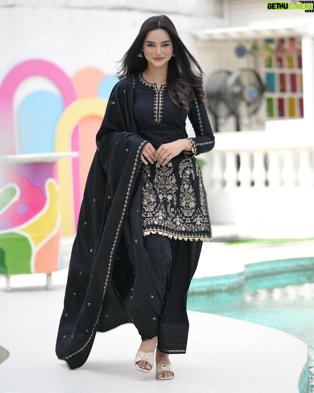 Annie Rana - 8.4K Likes - Love For Black Suit is Endless 🥰❤️
.
Outfit From @the_amore_official ❤️
.
.
#blacksuit #preetharpal #punjabisuit  #blackpunjabisuit #newpunjabisong
