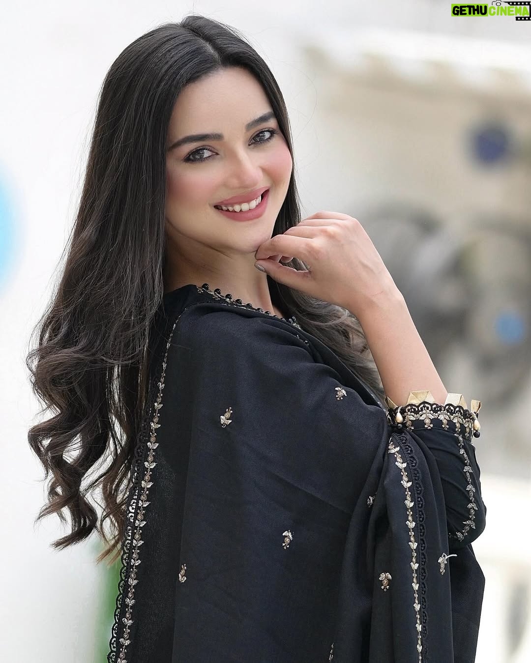Annie Rana - 8.4K Likes - Love For Black Suit is Endless 🥰❤️
.
Outfit From @the_amore_official ❤️
.
.
#blacksuit #preetharpal #punjabisuit  #blackpunjabisuit #newpunjabisong