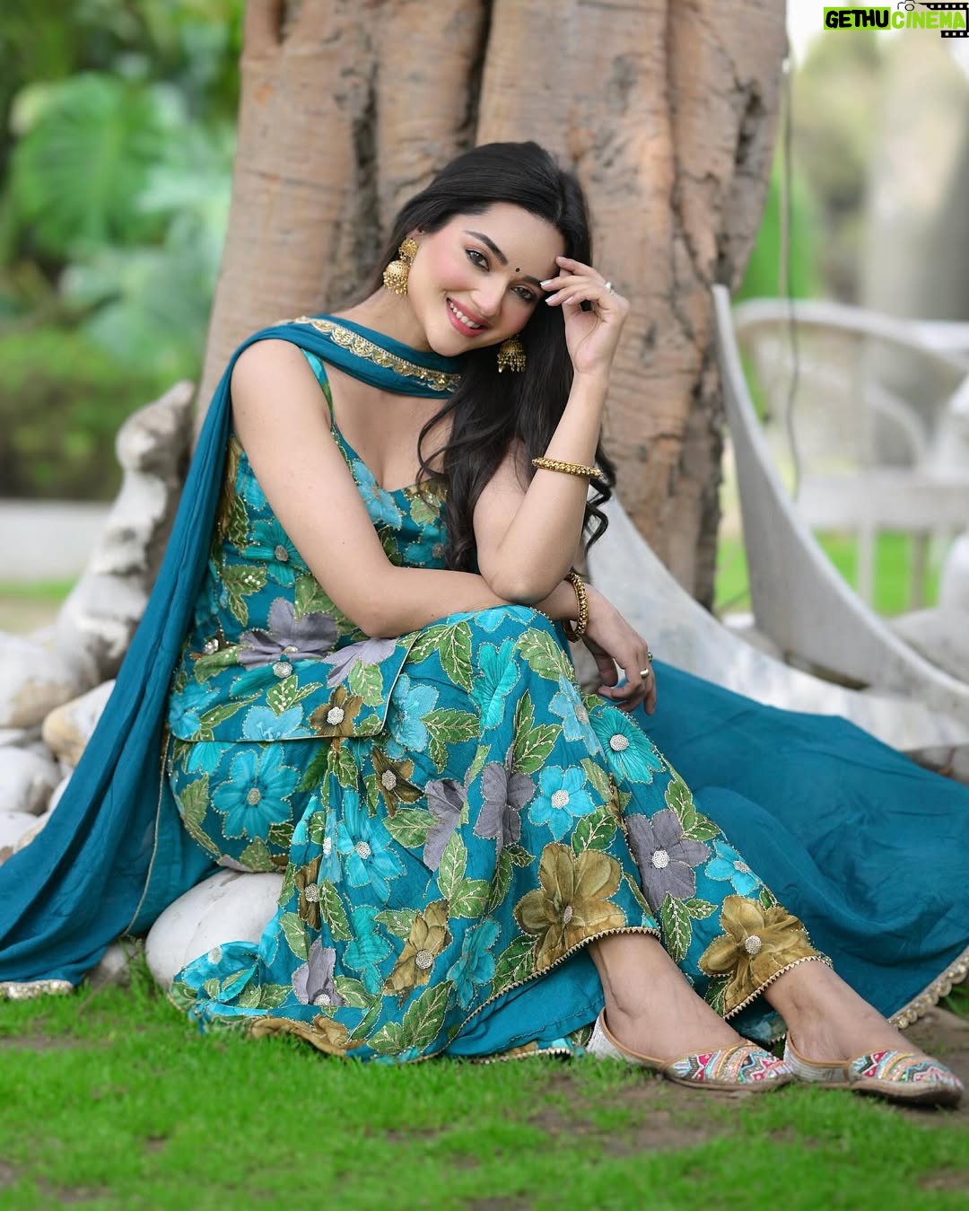 Annie Rana - 29.7K Likes - Lede Mainu Sohneya Sharara 🥰❤️
.
.
Sharara Suit From @manu_designer_studio_ ❤️
.
.
#sharara #shararasuit #punjabisuit #punjabimodel #shivjot #punjabisong #punjabilook