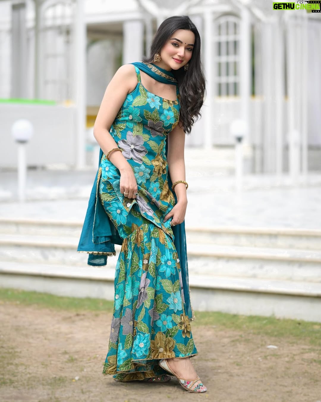 Annie Rana - 29.7K Likes - Lede Mainu Sohneya Sharara 🥰❤️
.
.
Sharara Suit From @manu_designer_studio_ ❤️
.
.
#sharara #shararasuit #punjabisuit #punjabimodel #shivjot #punjabisong #punjabilook
