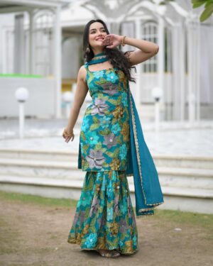 Annie Rana Instagram - Lede Mainu Sohneya Sharara 🥰❤️
.
.
Sharara Suit From @manu_designer_studio_ ❤️
.
.
#sharara #shararasuit #punjabisuit #punjabimodel #shivjot #punjabisong #punjabilook