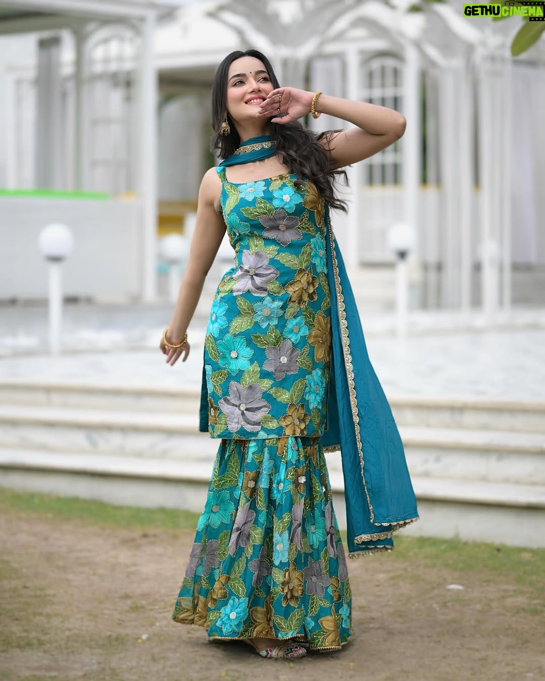 Annie Rana - 29.7K Likes - Lede Mainu Sohneya Sharara 🥰❤️
.
.
Sharara Suit From @manu_designer_studio_ ❤️
.
.
#sharara #shararasuit #punjabisuit #punjabimodel #shivjot #punjabisong #punjabilook