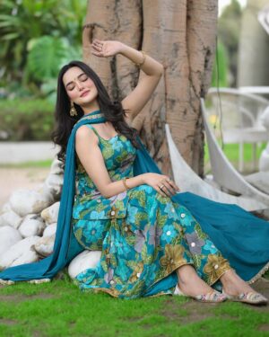 Annie Rana Instagram - Lede Mainu Sohneya Sharara 🥰❤️
.
.
Sharara Suit From @manu_designer_studio_ ❤️
.
.
#sharara #shararasuit #punjabisuit #punjabimodel #shivjot #punjabisong #punjabilook
