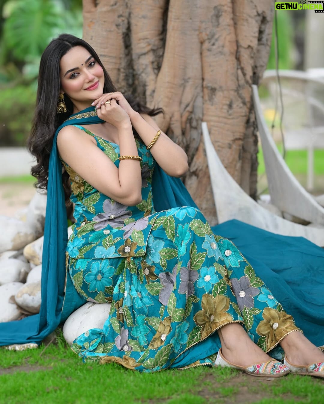 Annie Rana - 29.7K Likes - Lede Mainu Sohneya Sharara 🥰❤️
.
.
Sharara Suit From @manu_designer_studio_ ❤️
.
.
#sharara #shararasuit #punjabisuit #punjabimodel #shivjot #punjabisong #punjabilook