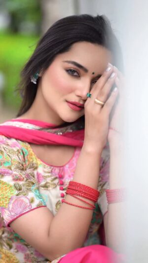 Annie Rana Instagram - Mili Tainu Jatti Hor Chahida Ki Das Ve 🥰
.
.
#wangtutgayi #gurnambhullar #punjabisuit #punjabisong