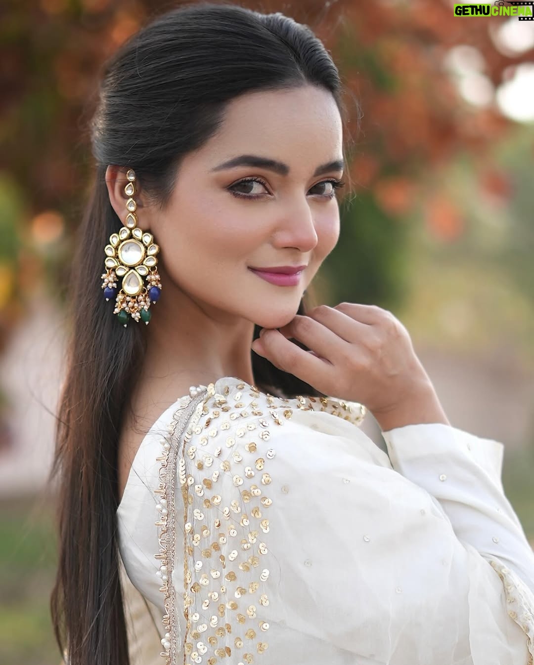 Annie Rana - 19.7K Likes - Chitta Suit 🥰❤️