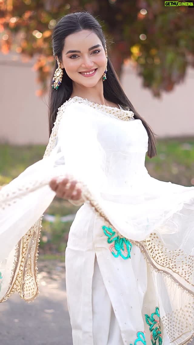 Annie Rana - 71.7K Likes - Chita Suit ☺️🤍
.
.
.
#jordansandhu #newpunjabisong #whitesuit #whitepunjabisuit #punjabimodel