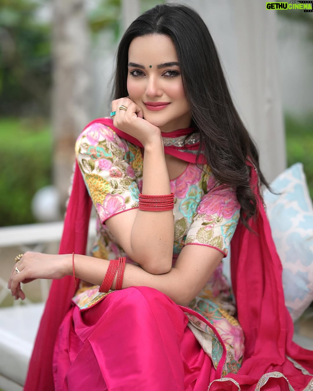 Annie Rana - 7.3K Likes - 🌸🥰🌹
.
.
Wearing @manu_designer_studio_ 
.
#pinksuit  #pantstraight #gurmanbhullar #gurnambhullarsongs #punjabimodel #punjabisong