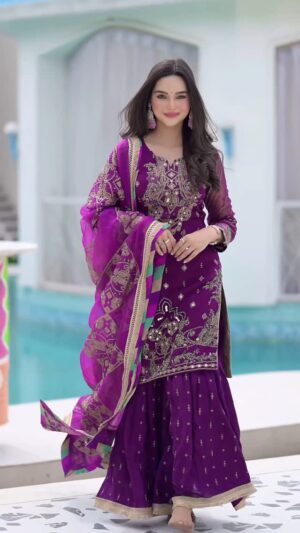Annie Rana Instagram - Chura Ke Dil Tera 🙈😜
.
.
Wearing @the_amore_official
.
.
#churakedilmera #bollywoodsongs #bollywoodmoviesongs #hindisongs