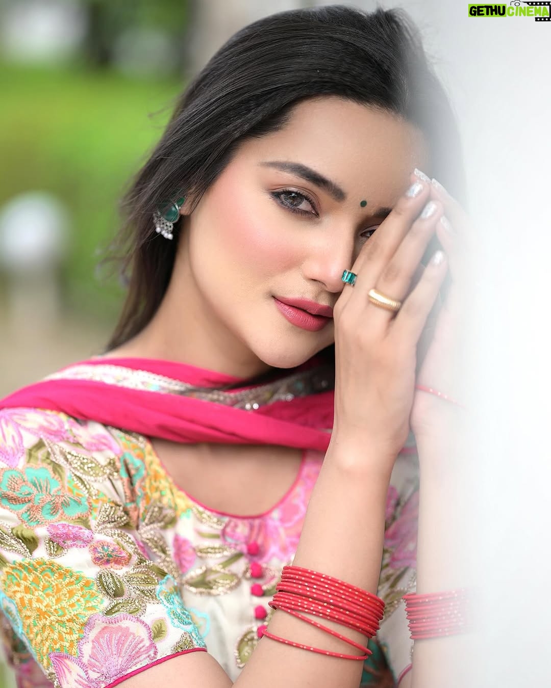 Annie Rana - 7.3K Likes - 🌸🥰🌹
.
.
Wearing @manu_designer_studio_ 
.
#pinksuit  #pantstraight #gurmanbhullar #gurnambhullarsongs #punjabimodel #punjabisong