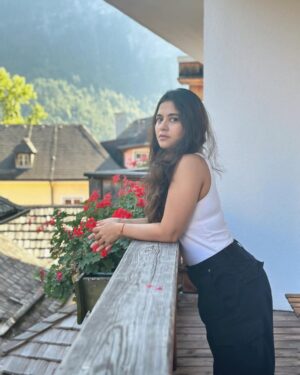 Anshul Chauhan Instagram - 🌸🌸🌸🌸