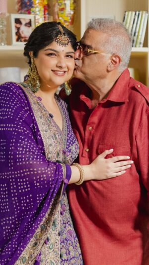 Anshula Kapoor Instagram - My first dance with dad @boney.kapoor ❤️
To be twirled by him made me feel like a little girl again.. undoubtedly, one of my most favorite memories from the night ✨
Love you dad 🤗